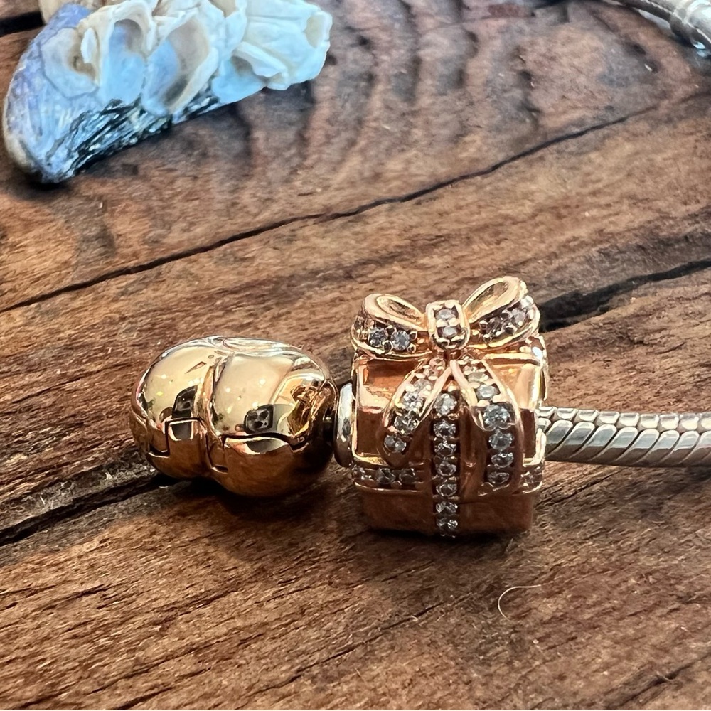 New Authentic Pandora Charm Sparkling Surprise Rose Gold Christmas Birthday Pave